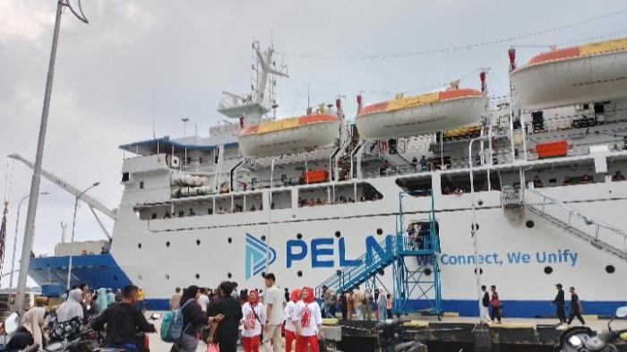 JADWAL KAPAL PELNI - Kapal Pelni di Pelabuhan Tarempa Anambas. Simak jadwal kapal Pelni rute Jakarta ke Makassar Juni 2026. Cek juga pilihan kapal hingga harganya.