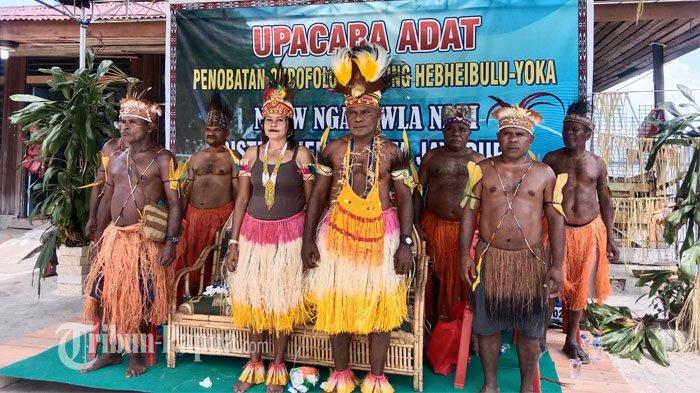 David Ricky Mebri Dinobatkan Sebagai Ondofolo Kampung Hebheibhlu-Yoka