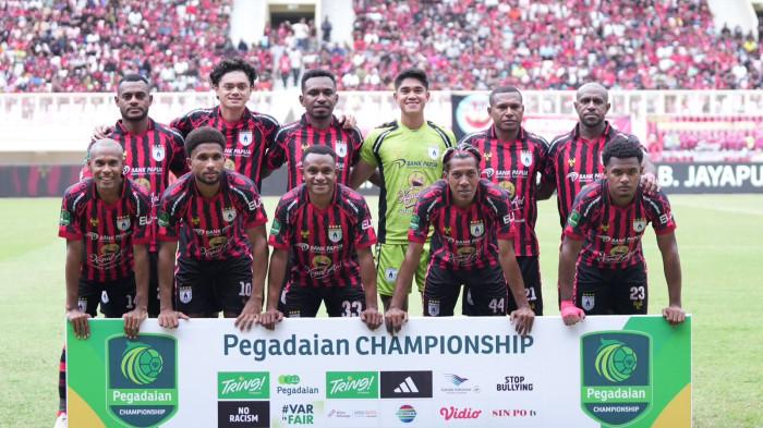 PERSIPURA - Pemain Persipura Jayapura dalam laga kontra Barito Putera di Stadion Lukas Enembe, Papua, Minggu (15/2/2026).
