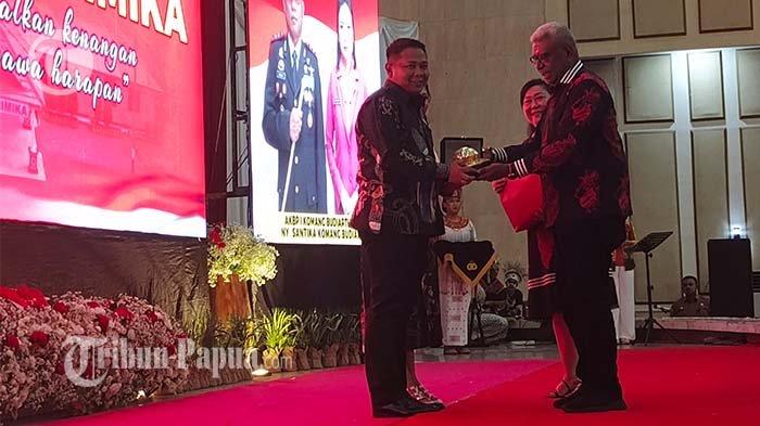 Sosok AKBP I Gede Putra di Mata Plt Bupati Mimika Johannes Rettob
