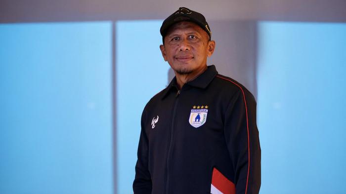 RAHMAD DARMAWAN - Rahmad Darmawan ditunjuk sebagai pelatih baru Persipura Jayapura, Senin (13/10/2025).