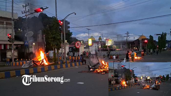 RICUH DI SORONG - Solidaritas Rakyat Papua Pro Demokrasi di Sorong Raya demo dan blokade Jalan Ahmad Yani, Kota Sorong, Provinsi Papua Barat Daya, Rabu (27/8/2025).