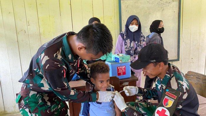 Satgas Yonif 512/QY Sukseskan Program Imunisasi bersama Puskesmas Yabanda Kabupaten Keerom Papua