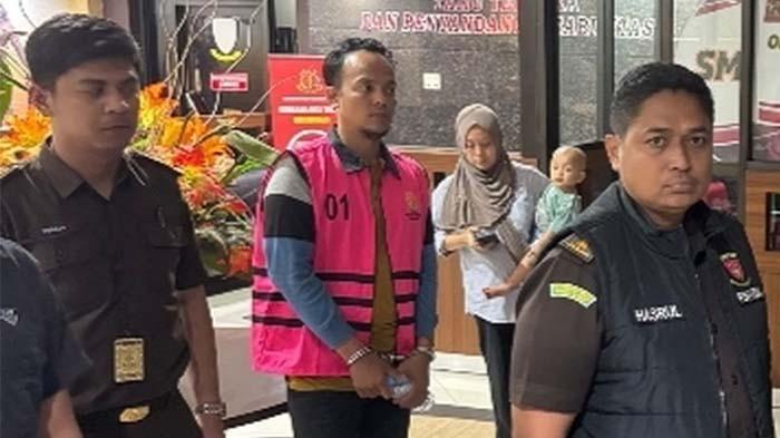 Lembaran Data Pencairan Kredit Mencurigakan selama Setahun yang Berujung pada Penahanan