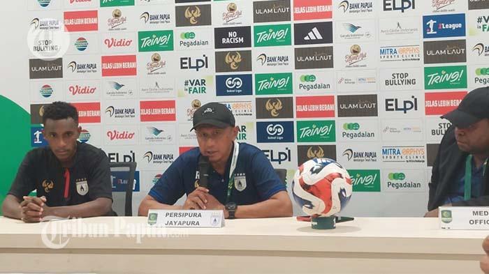 PERSIPURA - Pelatih Persipura Jayapura, Rahmad Darmawan, mengaku bersyukur atas hasil menjamu Persipal Palu, 3-0, di Stadion Lukas Enembe, Kabupaten Jayapura, Rabu (12/11/2025) malam WIT. Coach RD tetap menilai timnya masih perlu berproses dalam laga lanjutan putaran kedua Pegadaian Championship.