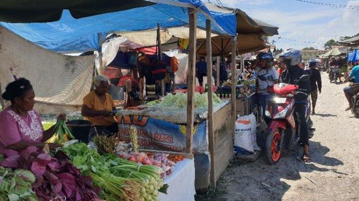 Aktifitas di Pasar Youtefa, Kota Jayapura, Papua, pada Sabtu (31/08/2019) pagi.