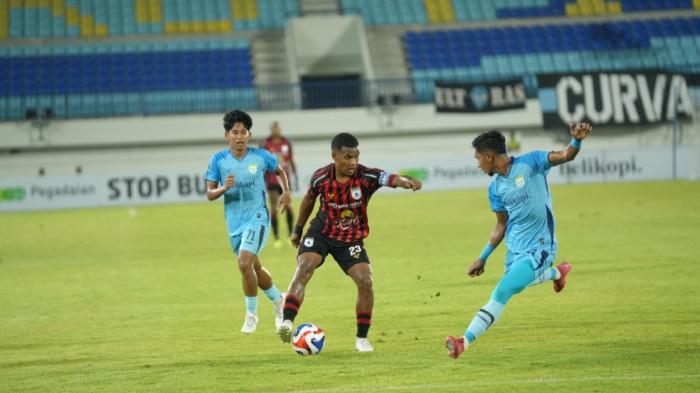 main Persipura, Ramai Rumakiek menceta