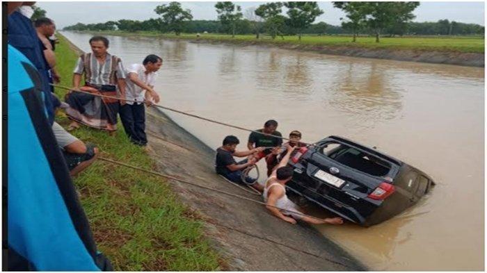 Viral Video Detik-detik Mobil Tenggelam di Irigasi, Awalnya Hindari Lubang lalu Banting Setir