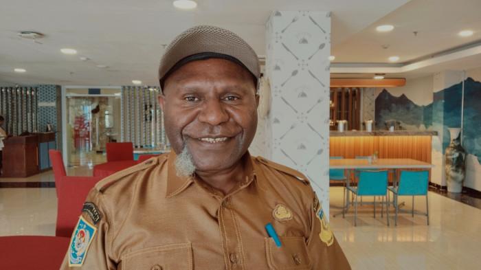 Pelaksana Tugas (Plt) Kepala Dinas Kesehatan Kabupaten Jayapura, Anton Mote saat diwawancara di Sentani, Distrik Sentani