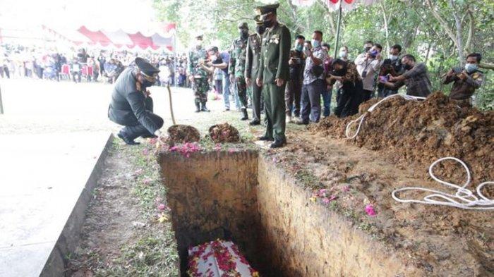 Gugur saat Kontak Senjata dengan KKB Papua, Jenazah Pratu Ida Bagus Dimakamkan di TMP Landak