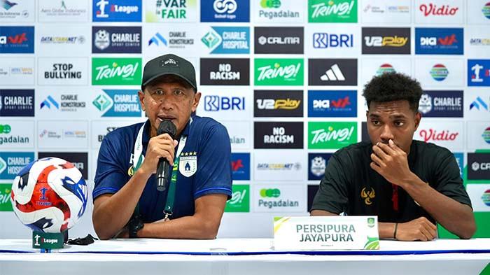 ra, Rahmad Darmawan (kiri) me