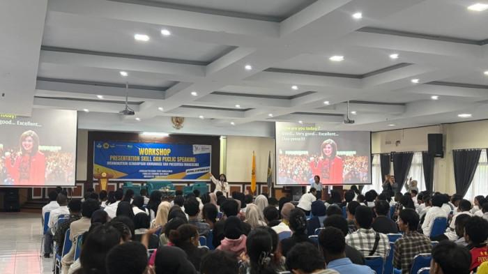FEB Uncen Gelar Pelatihan Komunikasi Publik, Latih 200 Mahasiswa Tingkatkan Kepercayaan Diri