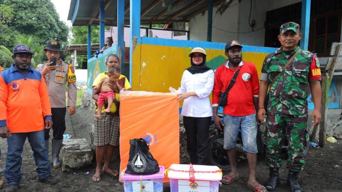 Wabup Sarmi Salurkan Bantuan Untuk Korban Gempa Bumi