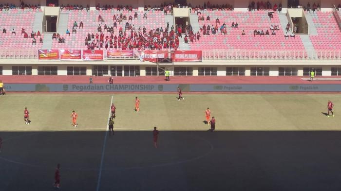 Kendal Tornado FC unggul 2-0 sentara atas tuan rumah Persipura Jayapura pada laga pekan ke-3 Liga 2 di Stadion Lukas Enembe, Jayapura, Papua, Minggu (28/9/2025).