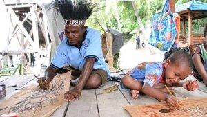 papua/16062021-lukisan-kulit-kayu-2.jpg