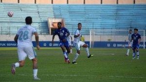 BEREBUT-BOLA-PSIS-Semarang-menang-1-0-atas-PSBS-Biak-pasa.jpg