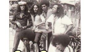 Black-Brothers-berdiri-dari-kiri-ke-kanan-Yochie-Pattipeluhu-Benn.jpg