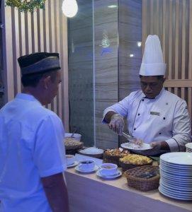Chef-Sajikan-Menu-Buka-Puasa.jpg