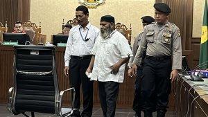 DIADILI-Gubernur-nonaktif-Papua-Lukas-Enembe-tiba-di-ruang-si.jpg