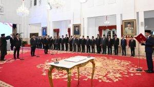 DILANTIK-Presiden-Joko-Widodo-secara-resmi-melantik-Kepala-Badan-Gizi-Na.jpg