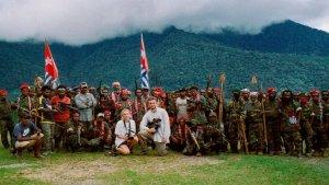 FOTO-BERSAMA-TPNPB-OPM-Dua-wartawan-Australia-Kristo-Langk.jpg