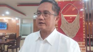 I-Provinsi-Papua-Faturachman-saat-menyam.jpg