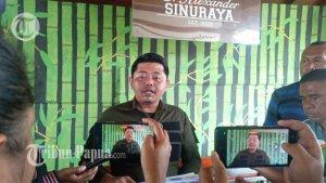 Kepala-Seksi-Penerangan-Hukum-Kejati-Papua-Aguwani-memberikan.jpg