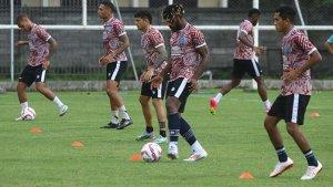 LATIHAN-PSBS-Biak-tengah-fokus-mempersiapkan.jpg