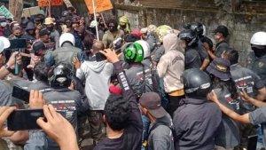 Massa-aksi-dan-ormas-dalam-Aksi-damai-Aliansi-Mahasiswa-Papua.jpg