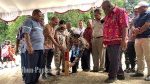 PATOK-Proses-pemasangan-patok-tanda-batas-tanah-di-Kelurahan-Yobe.jpg