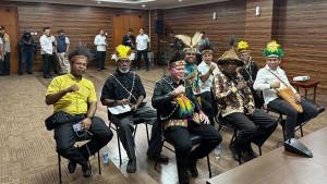 PILKADA-PAPUA-Sekelompok-masyarakat-Papua-yang-t.jpg