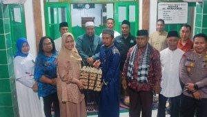 Pj-Sekda-Mimika-Ida-Wahyuni-saat-memberik.jpg