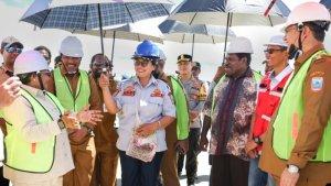 Ribka-Dialog-di-Bandara-Nabire.jpg