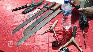 Sejumah-senjata-tajam-berhasil-diaman.jpg