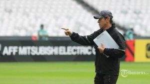 Shin-Tae-yong-memberi-instruksi-saat-latihan-Timnas-Indonesia.jpg