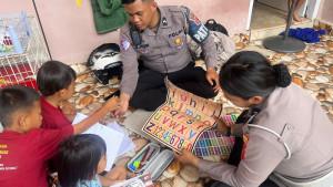 Subsatgas-Si-Ipar-Mengajar-Anak-anak-Papua-Tadinya-Pemalu-Kini-Lebih-Berani-Berbicara.jpg
