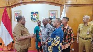 Wakil-Menteri-Dalam-Negeri-Wamendagri-Jhon-Wempi-Wetipo-saat.jpg