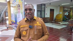 Wali-Kota-Jayapura-Abisai-Rollo-saat-memberikan-kete.jpg