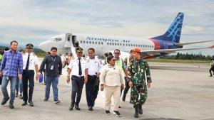 Wamendagri-dan-pesawat-perdana.jpg