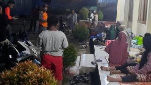 Warga-Kota-Jayapura-memilih-mengungsi-di-tempat-yang-dinilai-aman-pasca-terjadinya-gempa.jpg