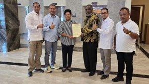 asangan-calon-Wali-Kota-Jayapura-Abisai-R.jpg
