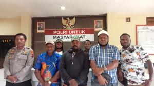 jaket-hitam-saat-menyampaikan-permohonan-maaf-us.jpg