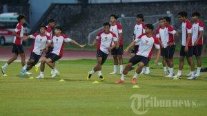 melakukan-official-training-di-Stadion-Sriwedari-Solo-Rabu-11122024.jpg