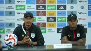 o-Salampessy-memberikan-keterangan-usai-laga.jpg