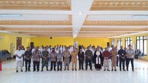 pen-Roi-Palunga-didampingi-Ketua-dan-Ko.jpg
