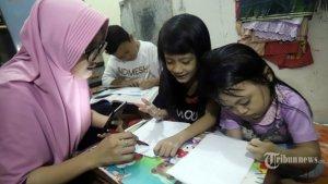 siswa-belajar-dari-rumah-didampingi-orangtua.jpg