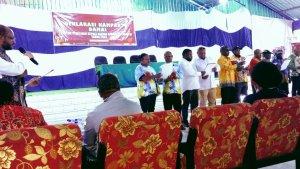 tua-KPU-Dogiyai-Elias-Petege-bersama-seluru.jpg