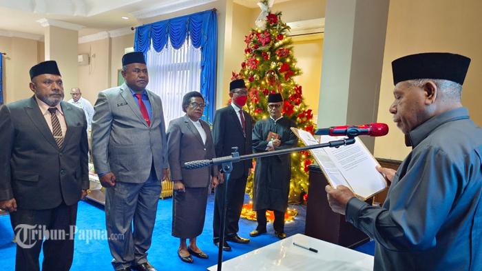 07122022-Pelantikan_Eselon_II_di_Pemkab_Jayapura.jpg