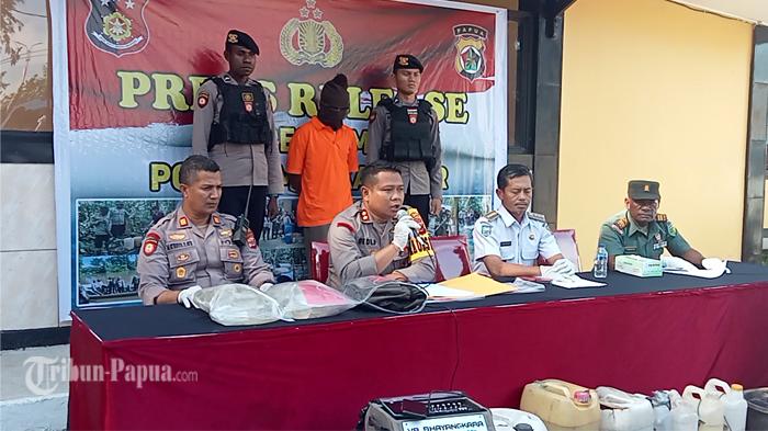 Polisi Amankan Tersangka Pembuat Miras Lokal di Distrik Mimika Timur