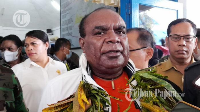 12-Bupati-Merauke-Romanus-Mbaraka.jpg